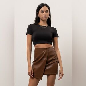 220B-BLACK. Double Layer Round Neck Short Sleeve Crop